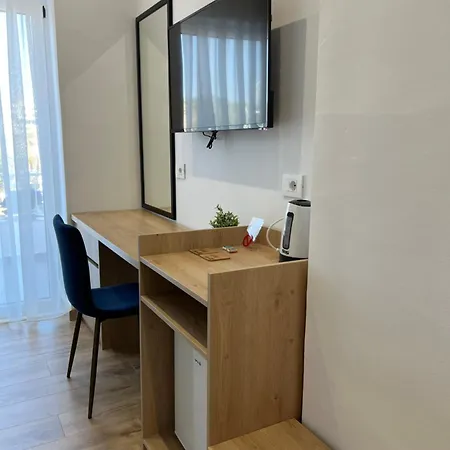 Emar Beachfront Alojamento de Acomodação e Pequeno-almoço Ksamil