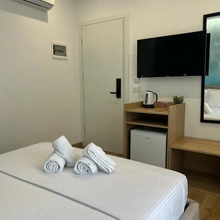 Emar Beachfront Alojamento de Acomodação e Pequeno-almoço Ksamil