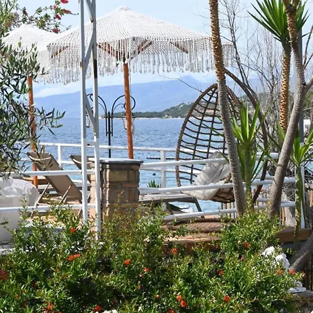 Emar Beachfront Alojamento de Acomodação e Pequeno-almoço Ksamil