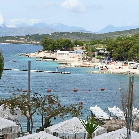 Emar Beachfront Bed & Breakfast