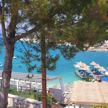 Bed & Breakfast Emaar - Beachfront , Newly Renovated *