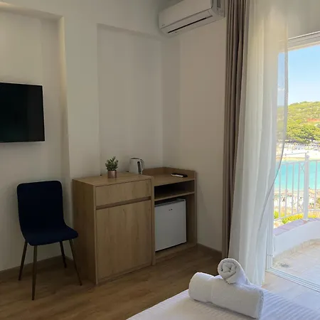 Emar Beachfront Couette-café 3*