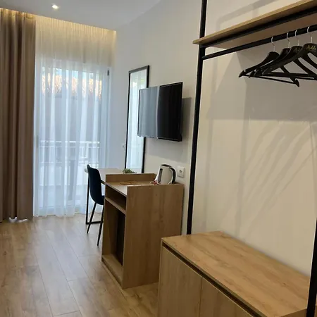 Bed & Breakfast Emaar - Beachfront , Newly Renovated Ksamil