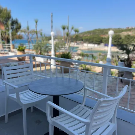 Bed & Breakfast Emaar - Beachfront , Newly Renovated Ksamil