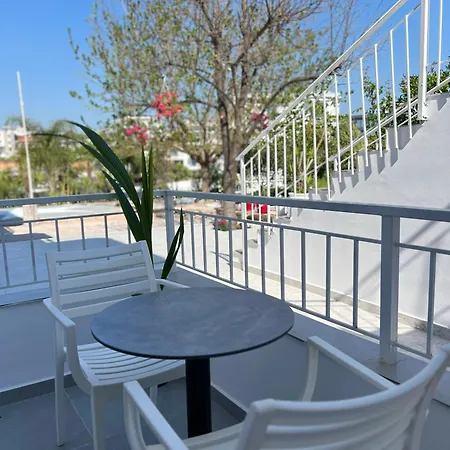 Emaar - Beachfront , Newly Renovated Bed & Breakfast Ksamil