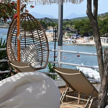 Emar Beachfront 3*