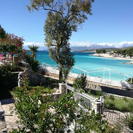 Bed & Breakfast Emaar - Beachfront , Newly Renovated Ksamil